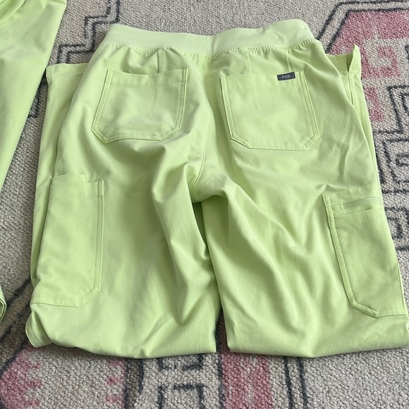 Figs Women's Scrub Set in Light Green - Picture 7 of 9